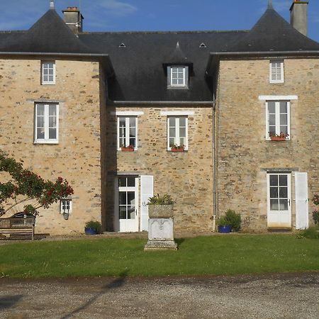 Au Presbytere De Dagmar Erbrée Exterior photo
